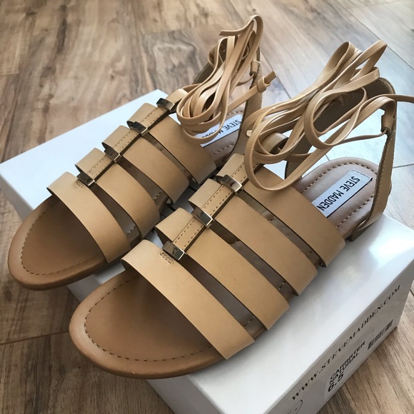 Steve Madden - Picture 3 of 7